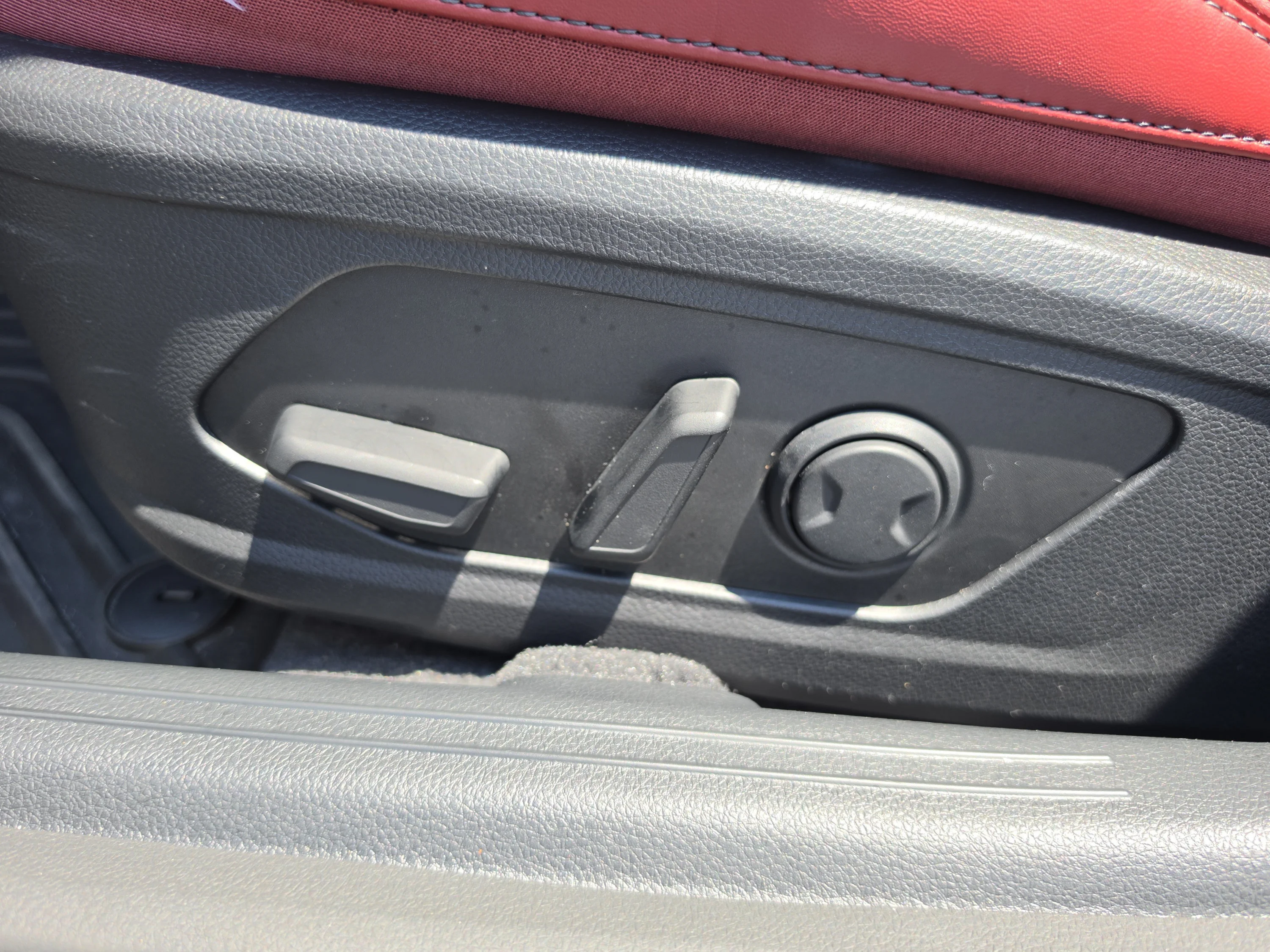Used 2025 Wolf Gray Kia GT-Line image 25