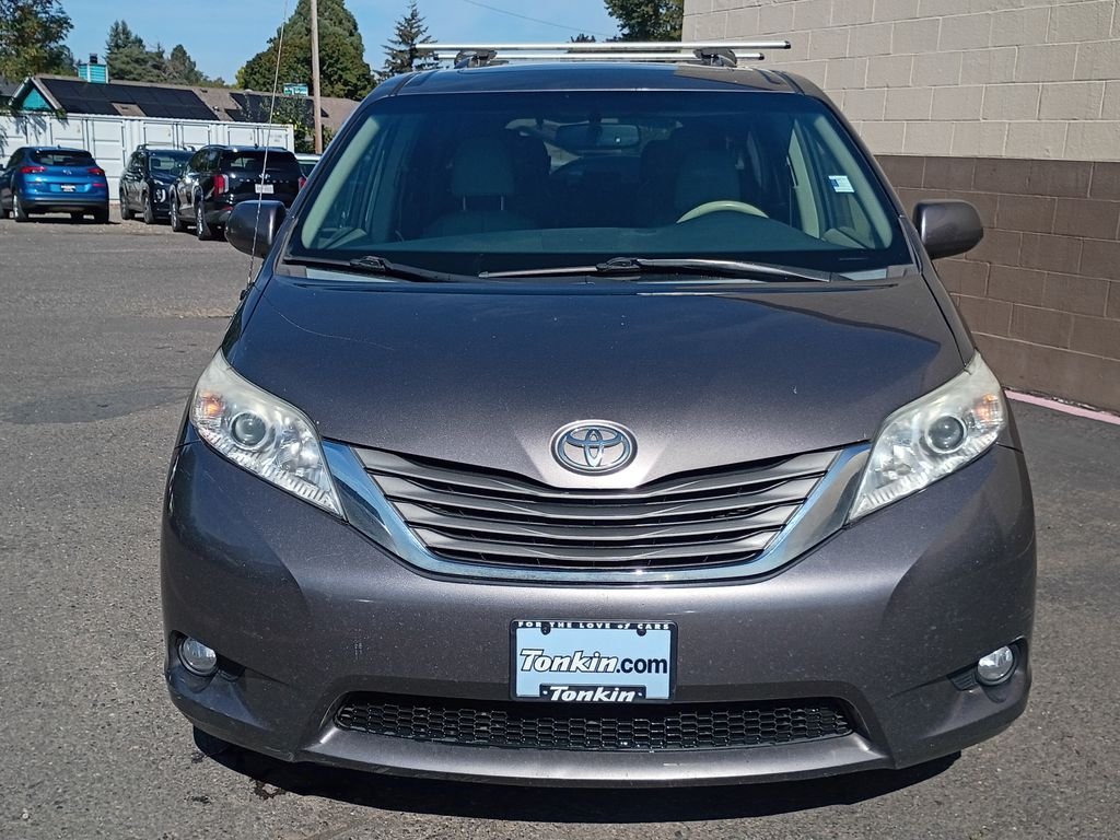 Used 2014 Predawn Gray Mica Toyota XLE image 11