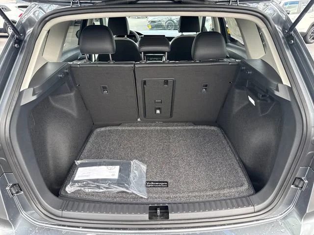 New 2026 Platinum Gray Metallic Volkswagen SE image 14