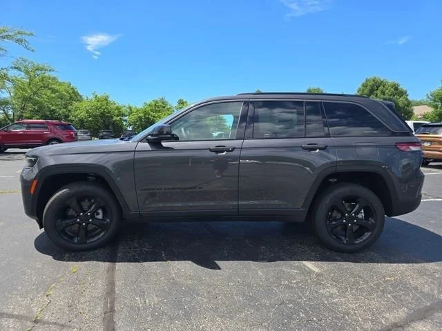 New 2026 Baltic Gray Metallic Clearcoat Jeep Limited image 18