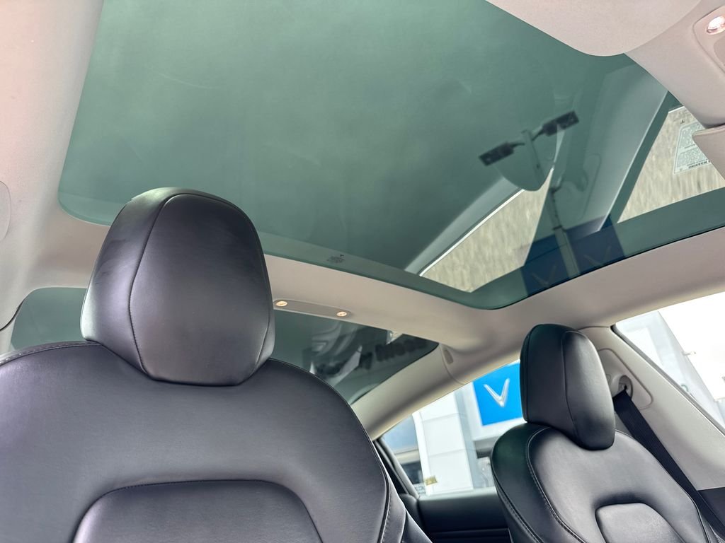 Used 2019  Tesla Long Range image 13
