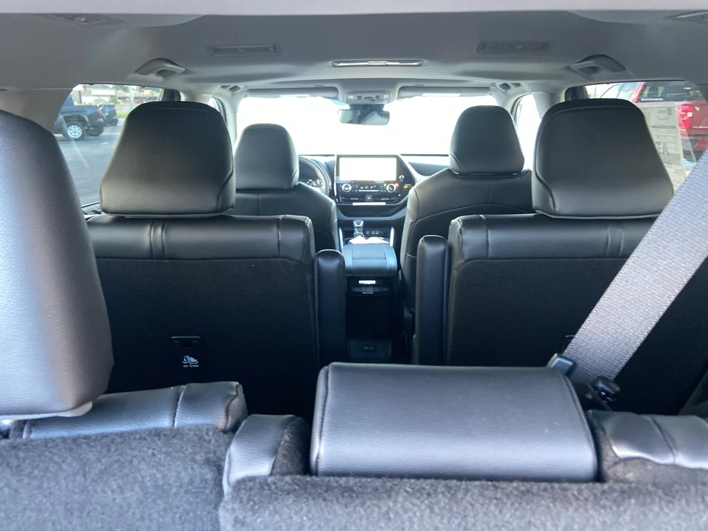 2026 Toyota Highlander XLE - Photo 12