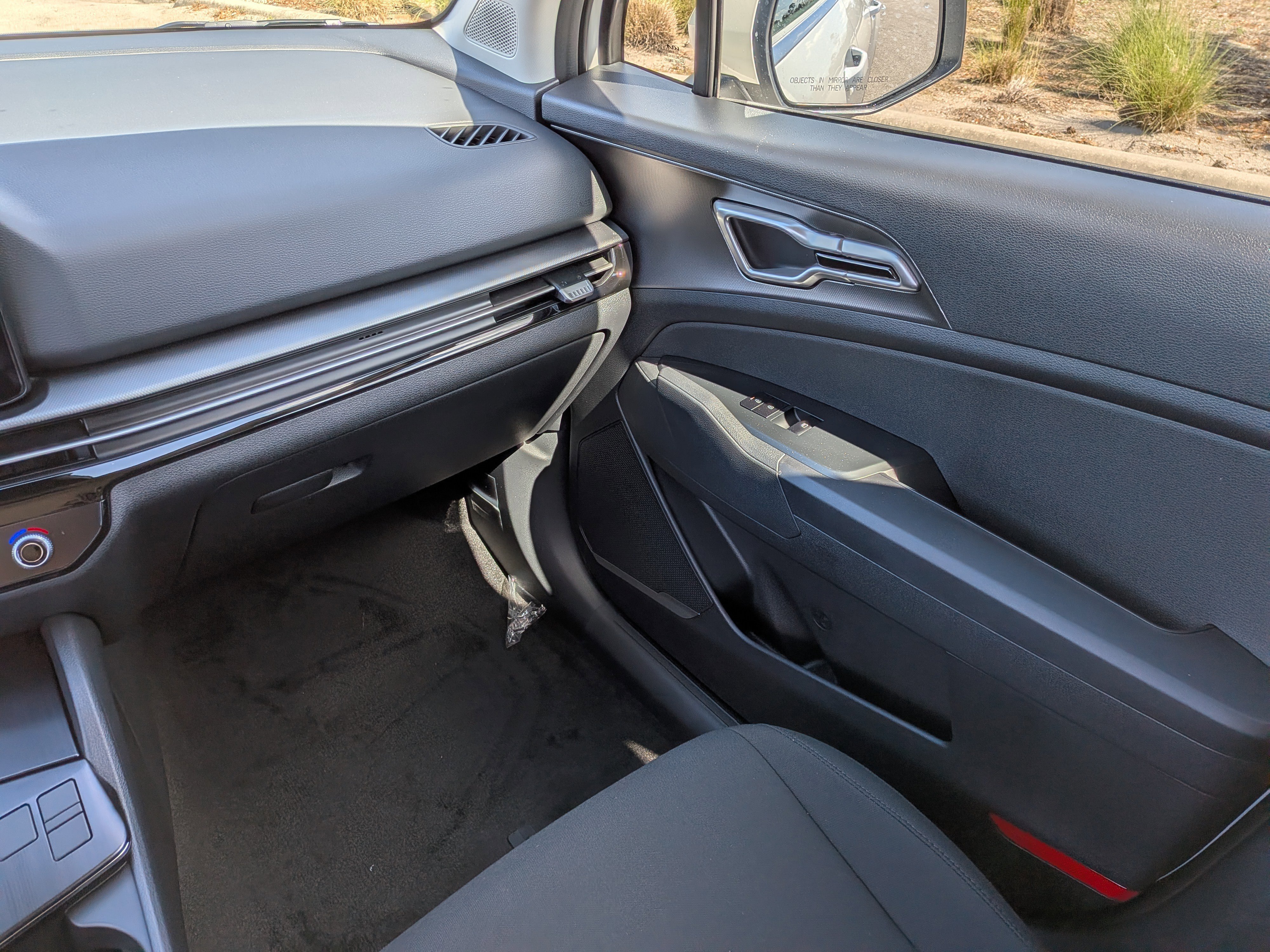 New 2026 Snow White Pearl Kia LX image 20