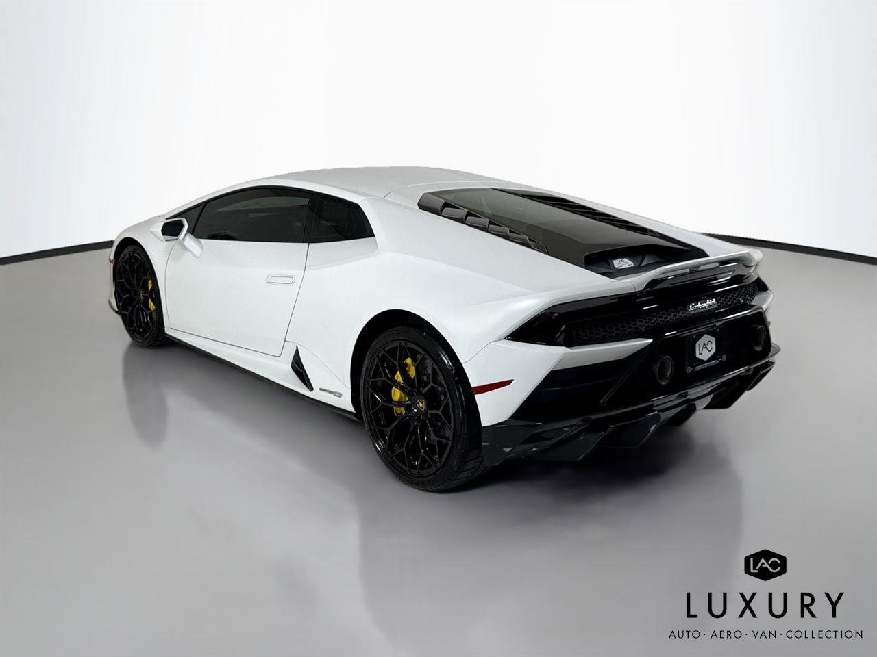 Used 2022 Bianco Canopus Lamborghini  image 8