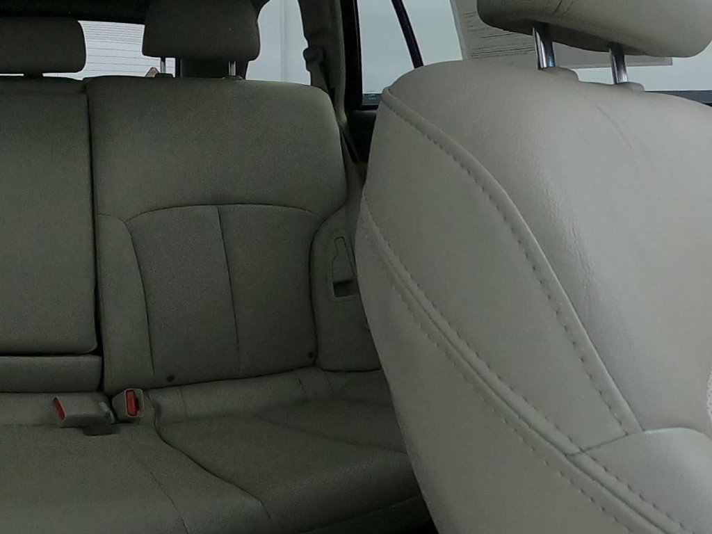 Used 2013 Satin White Pearl Subaru 2.5i image 33