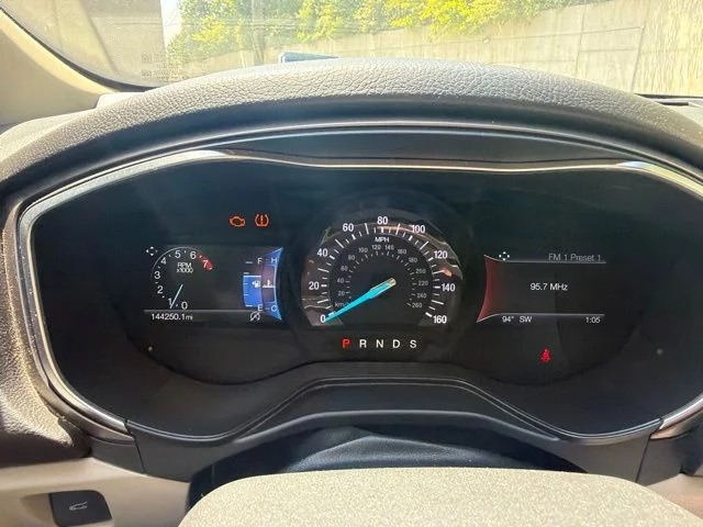 Used 2019 Gray Ford SE image 9