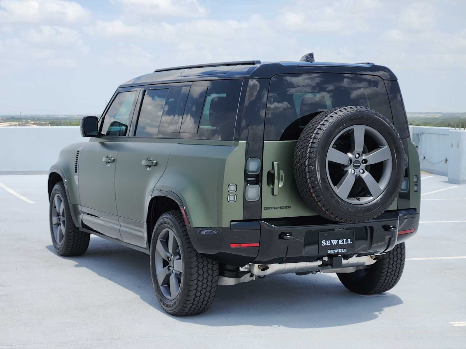 New 2026 Woolstone Green LAND ROVER X-Dynamic SE image 7