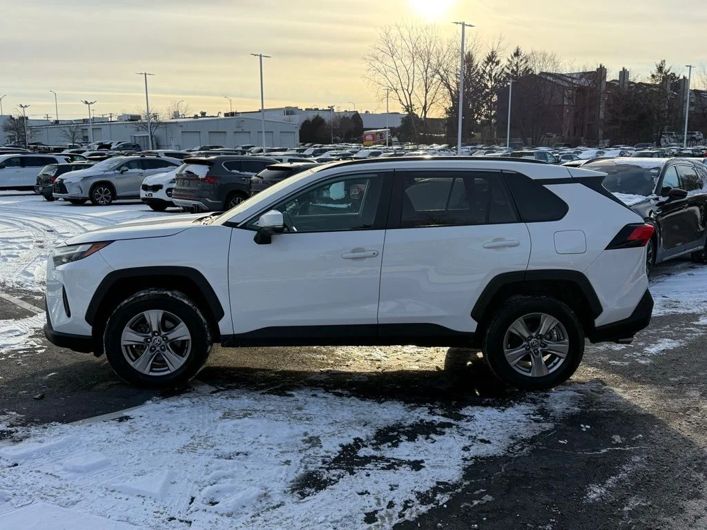 2023 Toyota RAV4 XLE - Photo 6