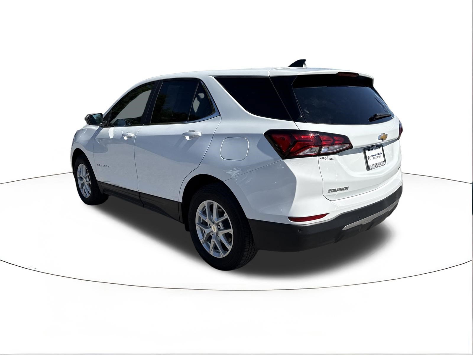 Used 2024 Summit White Chevrolet LT image 5