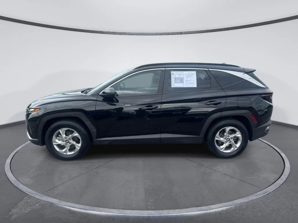 Used 2023 Black Hyundai SEL image 4