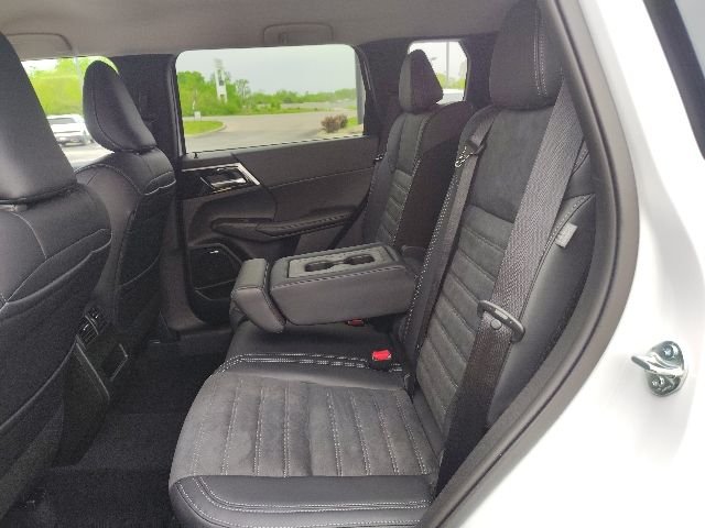 New 2026 White Mitsubishi SE image 27