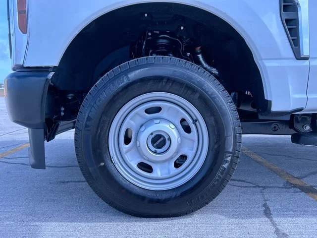 New 2026 OXFORD WHITE Ford XL Crew Cab image 10