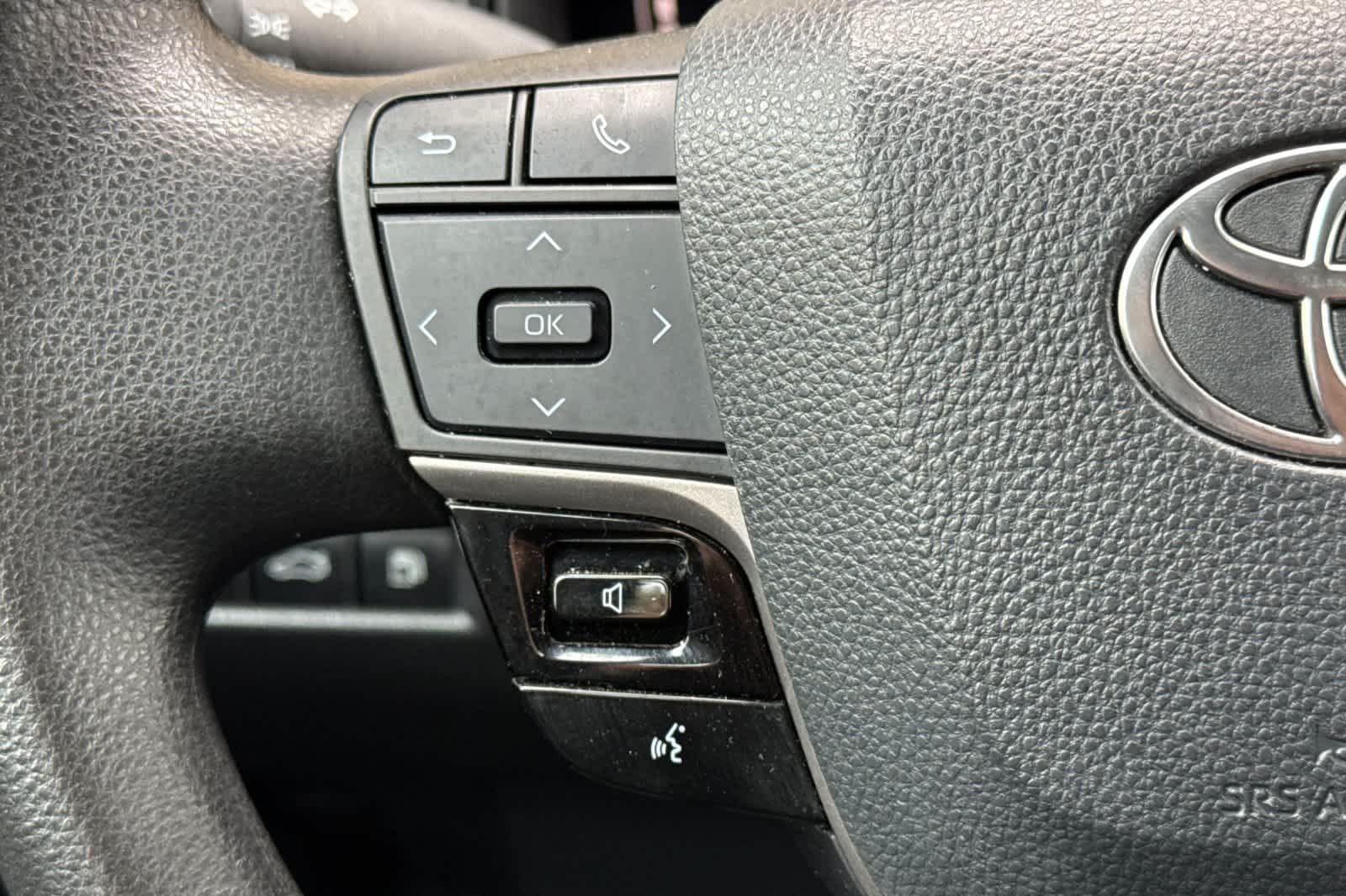 Used 2025 Midnight Black Metallic Toyota LE image 25