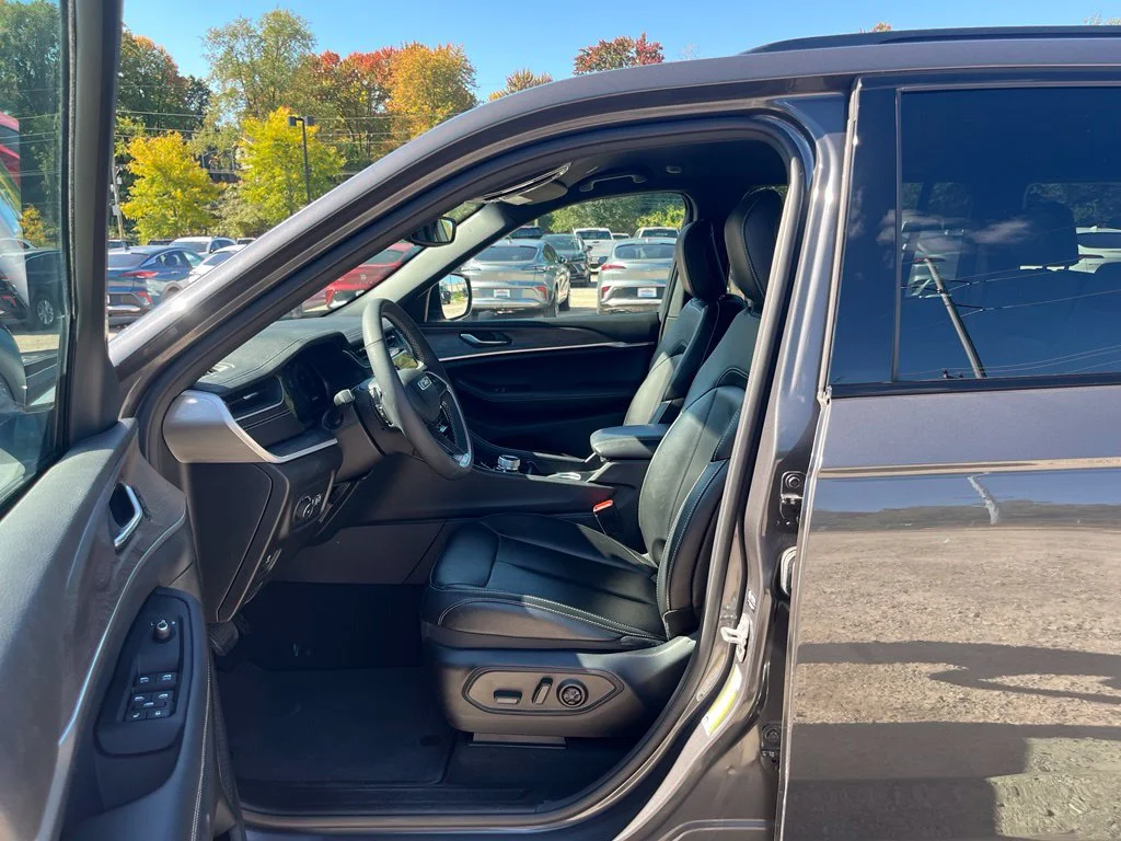 Used 2024 Gray Metallic Jeep Limited image 22