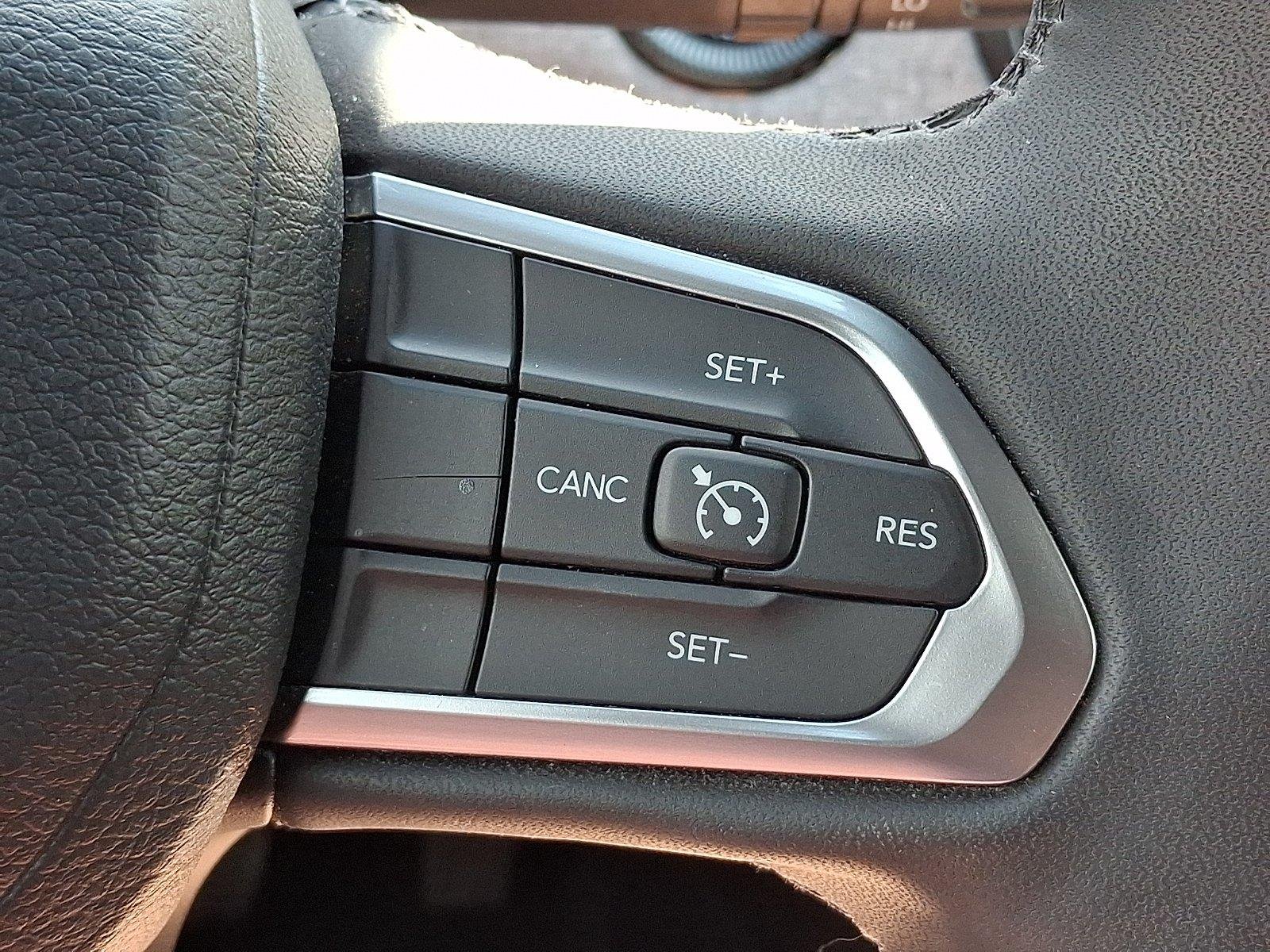 Used 2023 Billet Silver Metallic Clearcoat Jeep Latitude Lux image 23