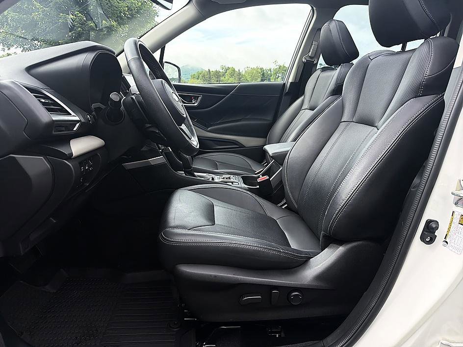 Used 2022 Crystal White Pearl Subaru Limited image 11