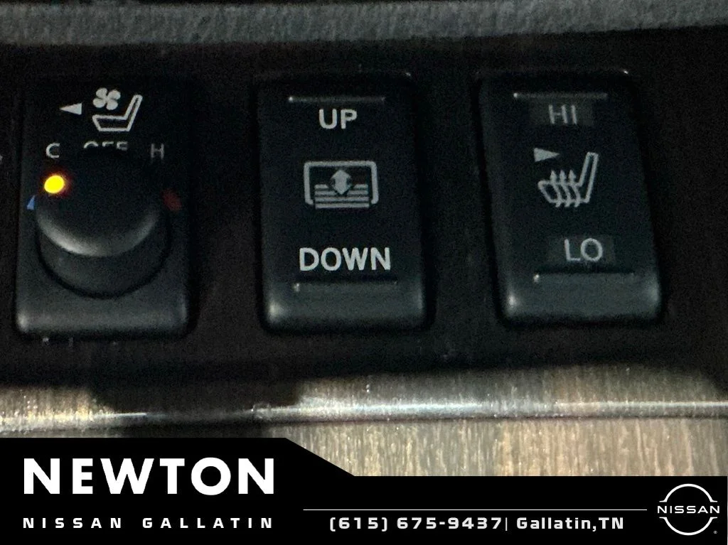 Used 2014 Super Black Nissan 3.5 SV image 11