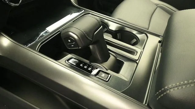 New 2026 Oxford White Ford Lariat® image 17