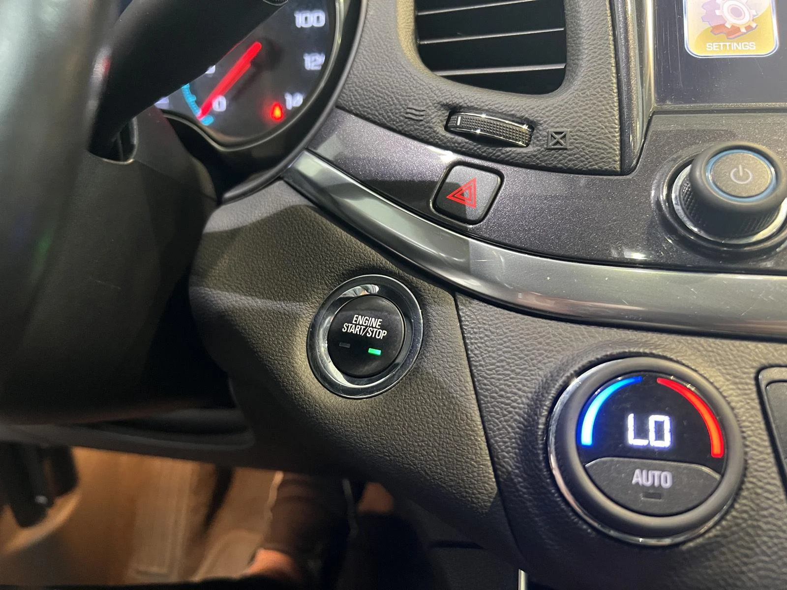 Used 2018 SILVER ICE METALLIC Chevrolet LT image 20
