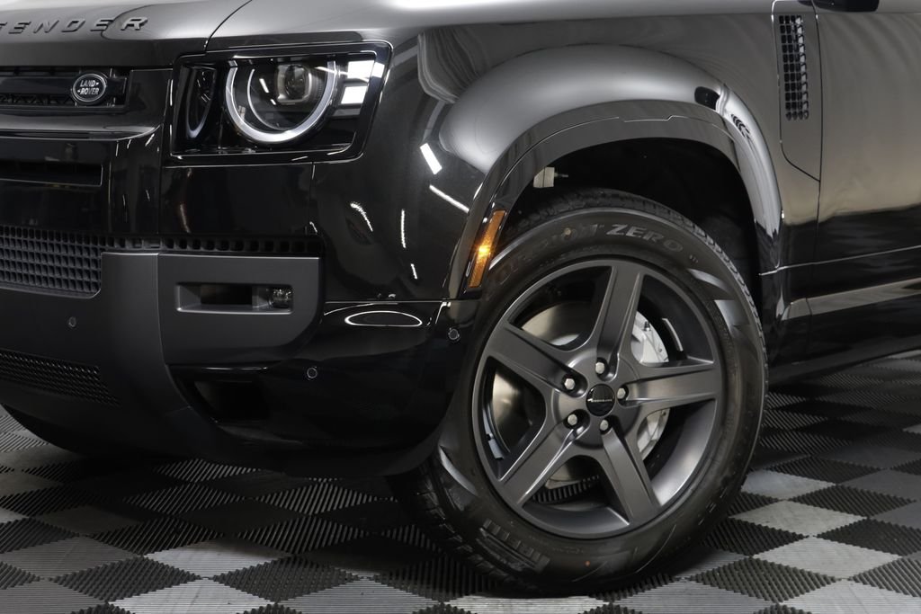 New 2026 Santorini Black LAND ROVER X-Dynamic SE image 4