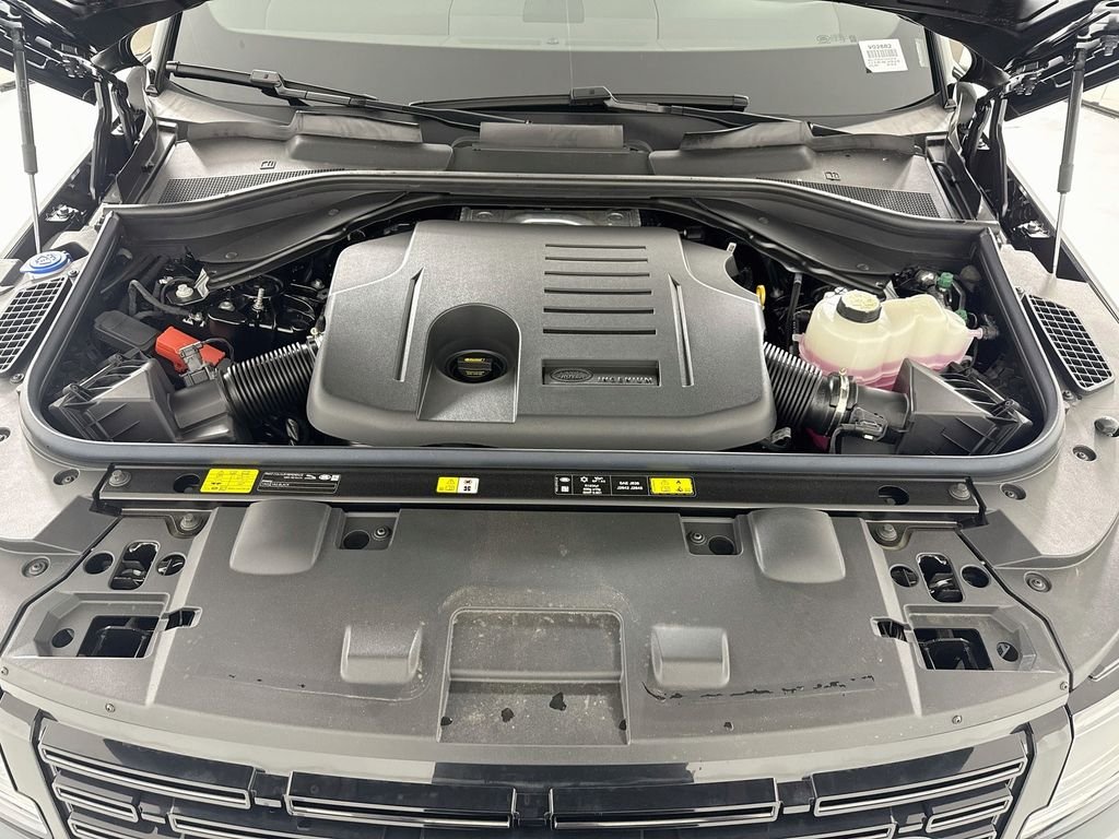 New 2026 Santorini Black Land Rover SE image 30