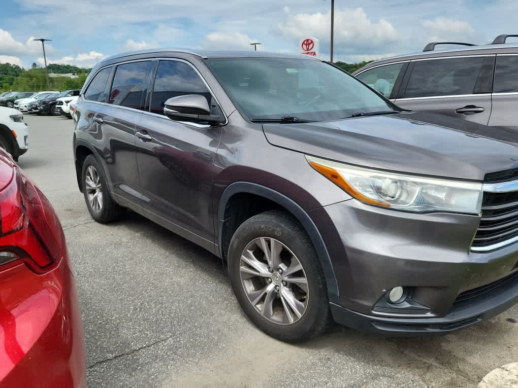 Used 2015 Predawn Gray Mica Toyota XLE image 3