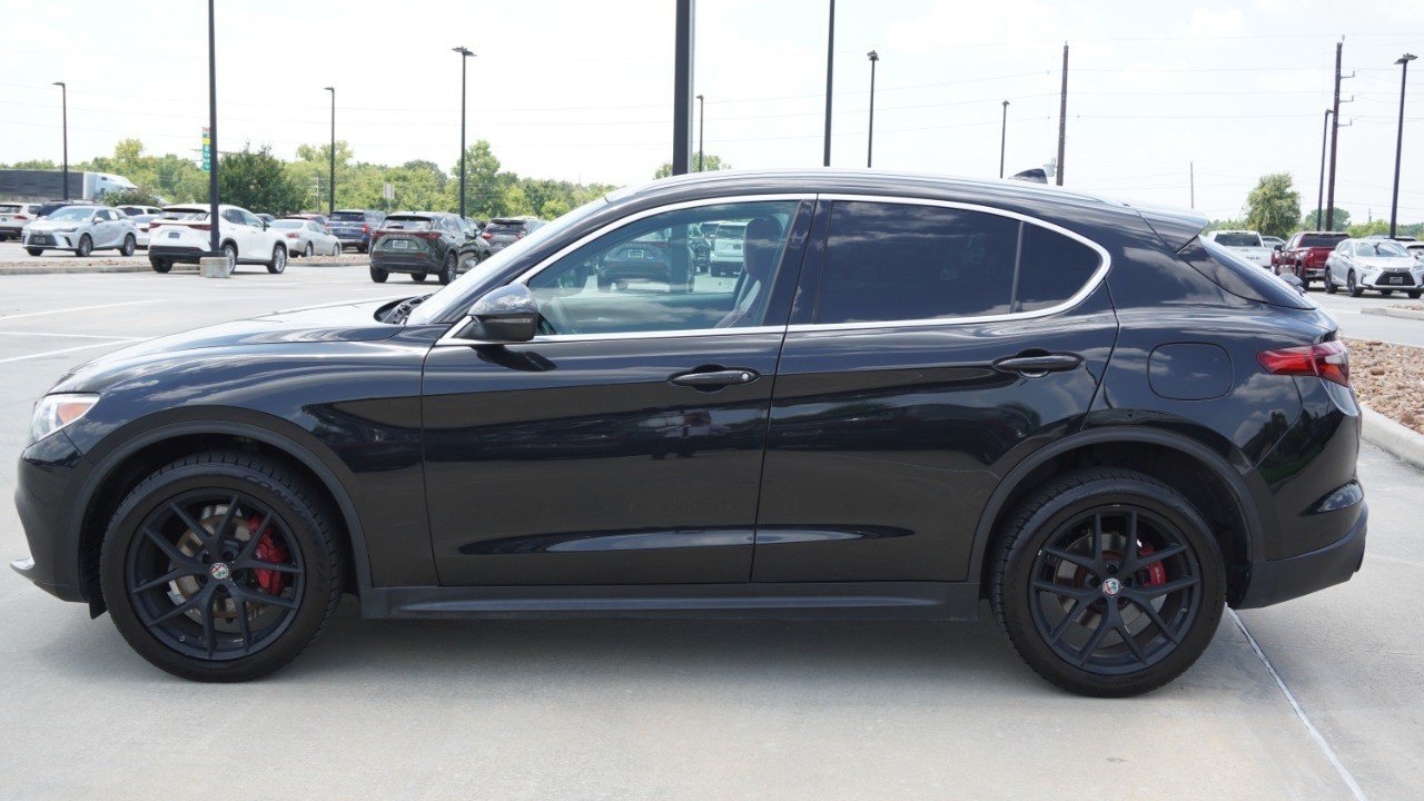 Used 2018 Black Alfa Romeo  image 5
