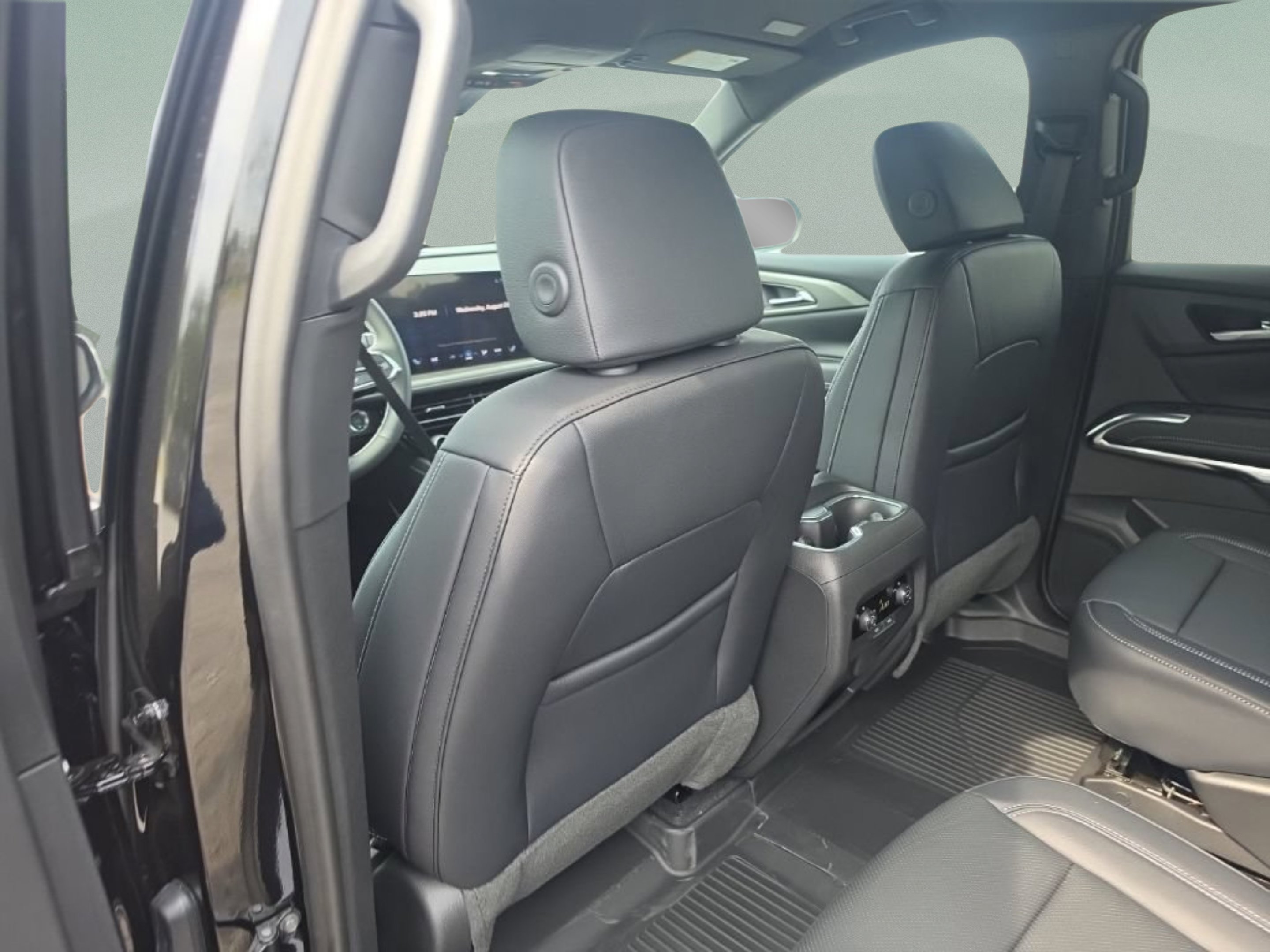 2027 Chevrolet Traverse LT - Photo 22