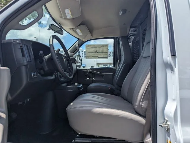 2025 Chevrolet Express Cargo Work Van - Photo 25