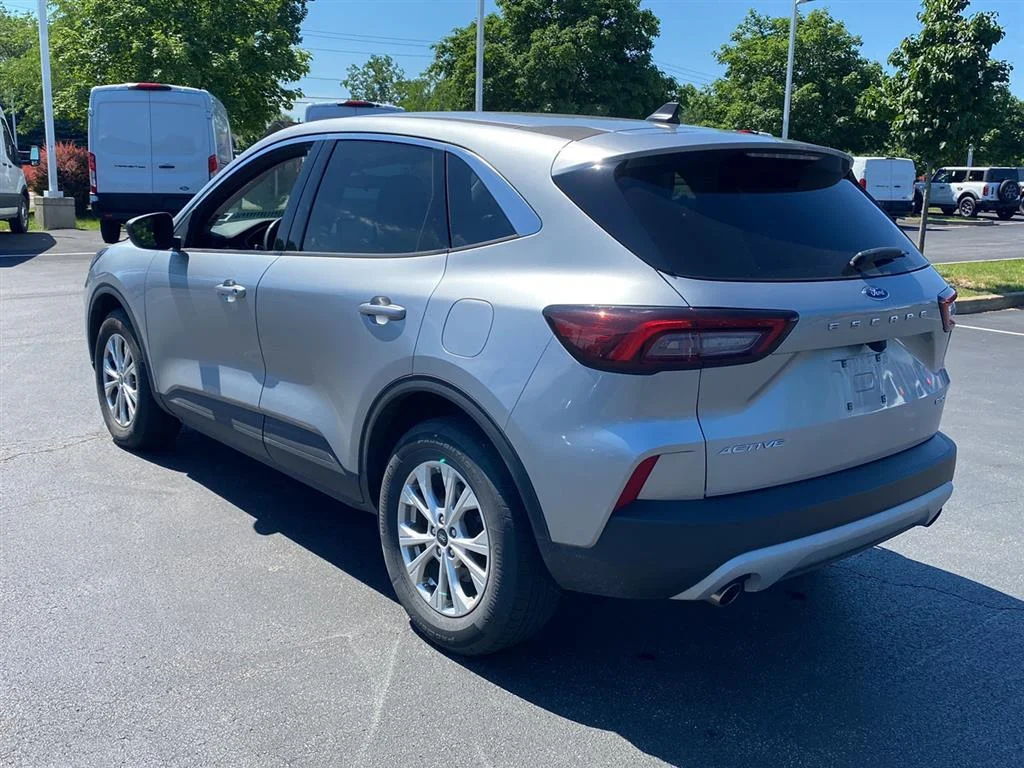 Used 2023 Iconic Silver Ford Active image 8