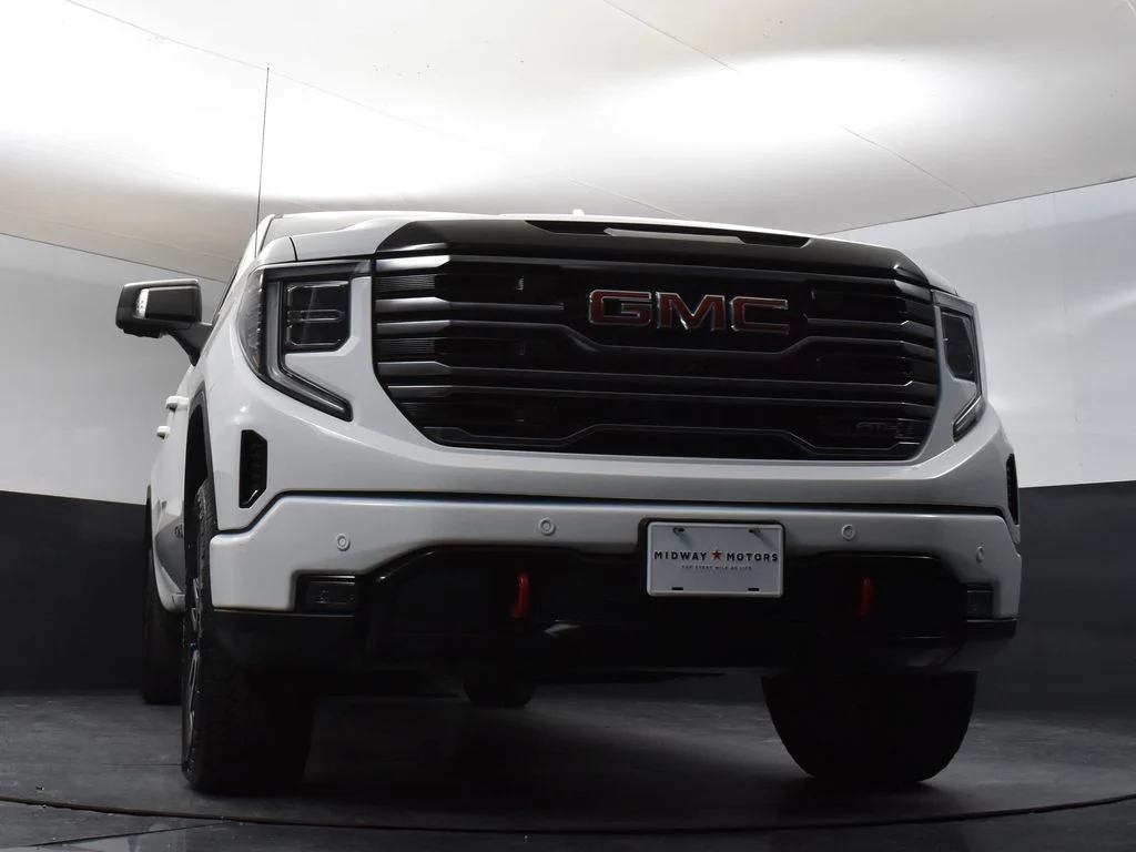 Used 2025 White GMC AT4 image 33