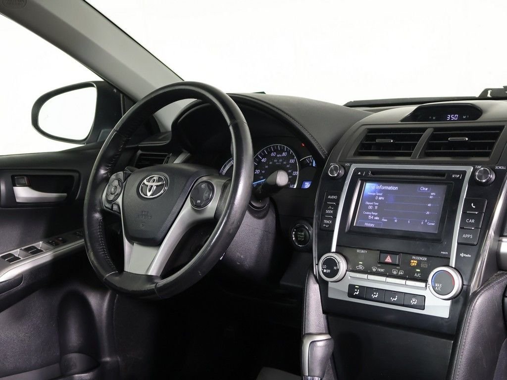 Used 2013 Silver Toyota SE image 30