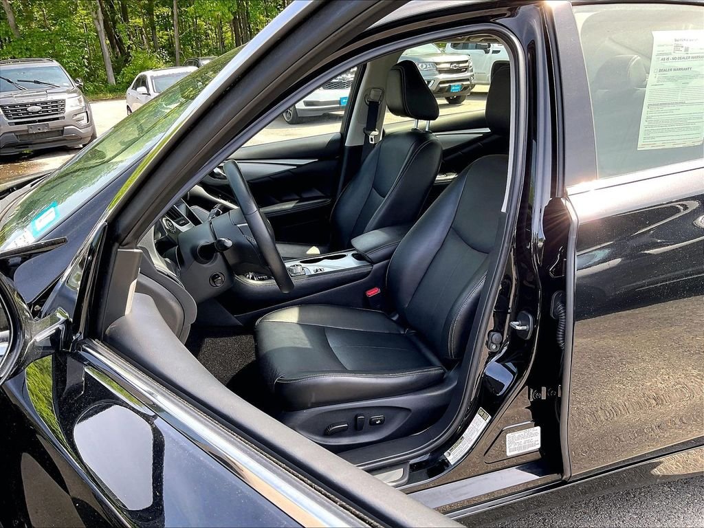 Used 2023 Black INFINITI LUXE image 10