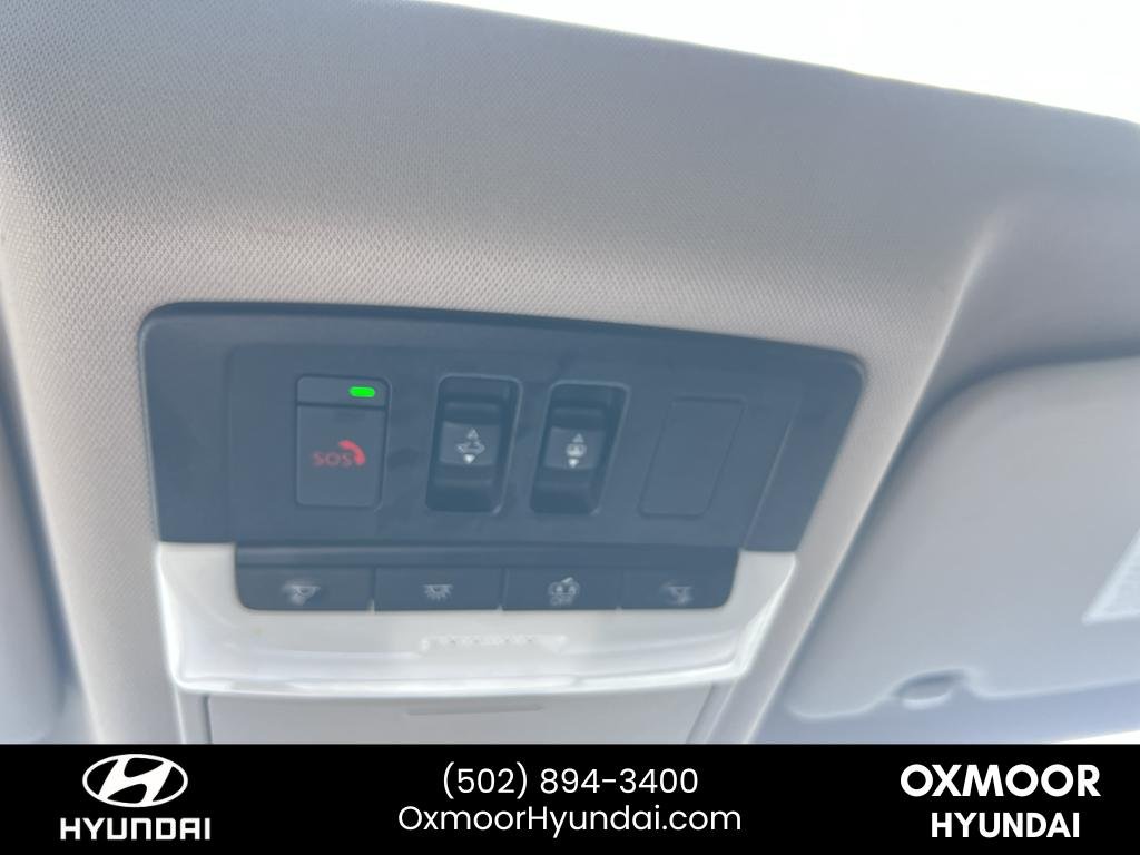 Used 2023 Pearl White Tricoat/Super Black Nissan SV image 12