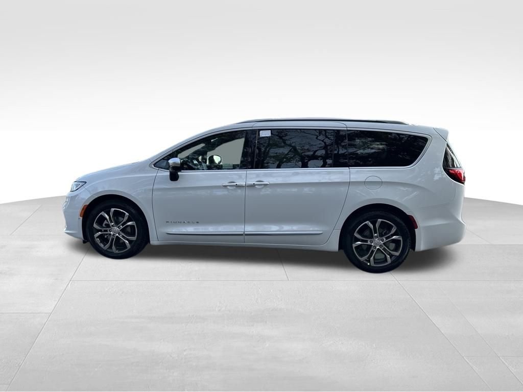 Used 2026 White Chrysler Pinnacle image 3