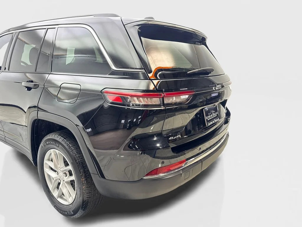 Used 2024 Black Jeep Laredo image 19