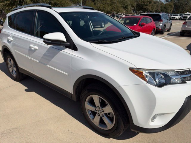 Used 2015 Super White Toyota XLE image 1