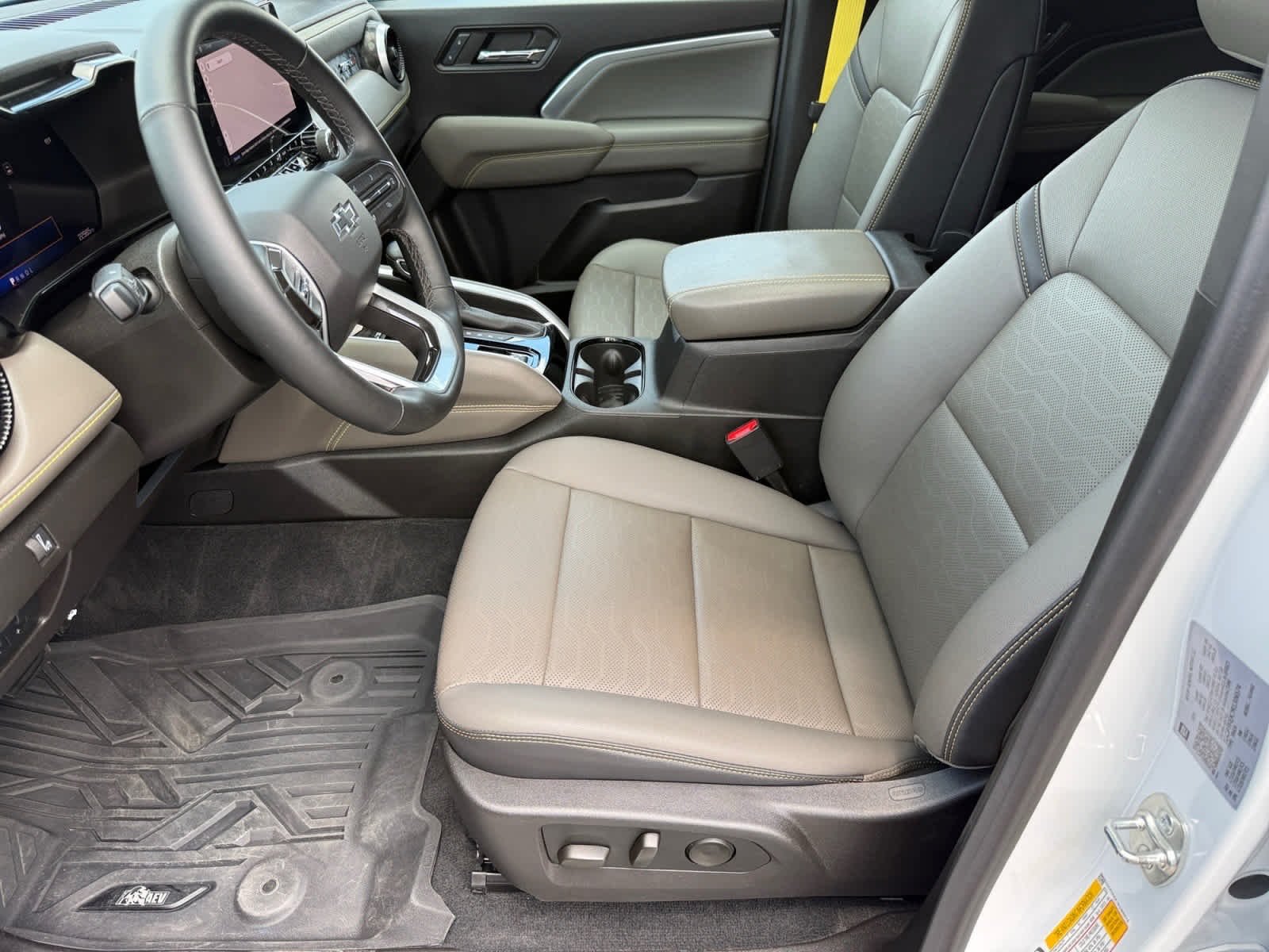 2024 Chevrolet Colorado ZR2 - Photo 9