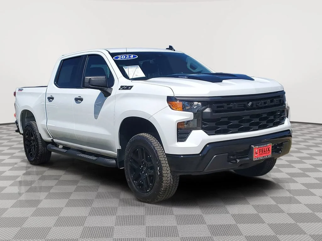 Used 2024 Summit White Chevrolet Custom Trail Boss image 3