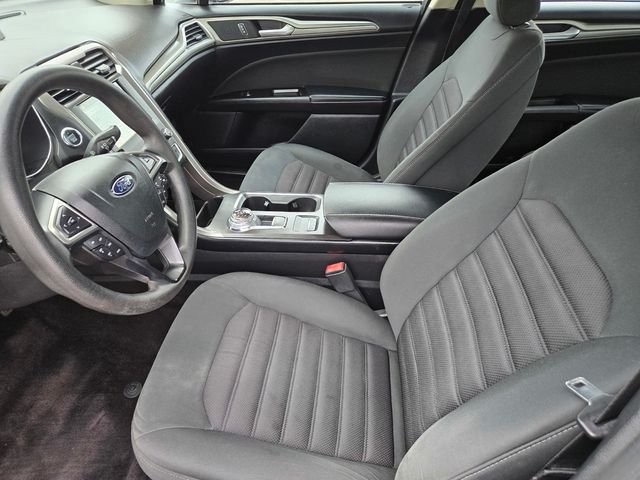 Used 2017 Red Ford SE image 15