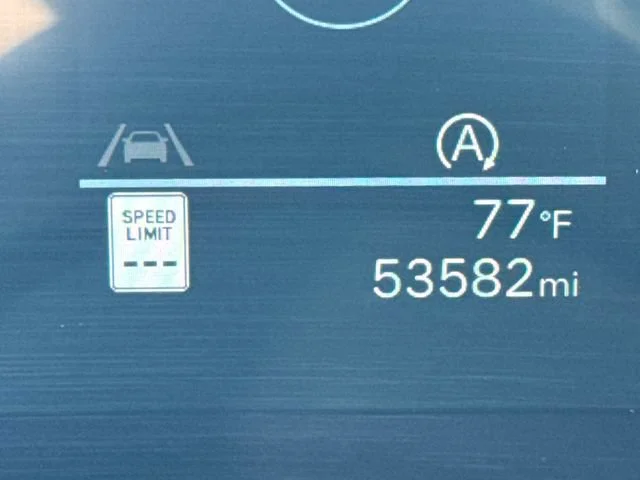 Used 2025  Hyundai SEL image 20