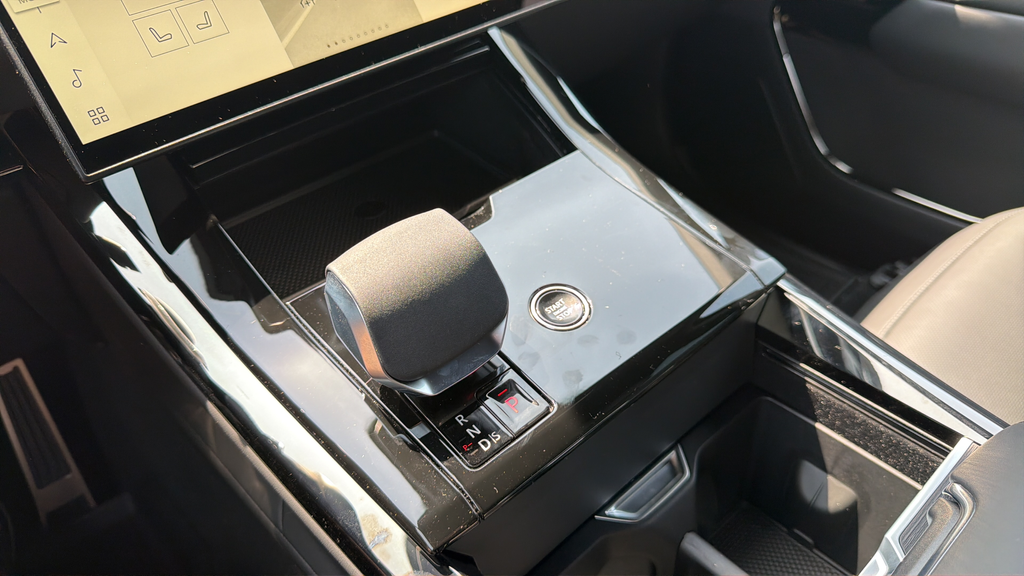 New 2026 Borasco Grey Land Rover Dynamic SE image 18