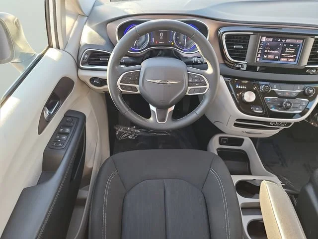 Used 2023 White Chrysler LX image 10