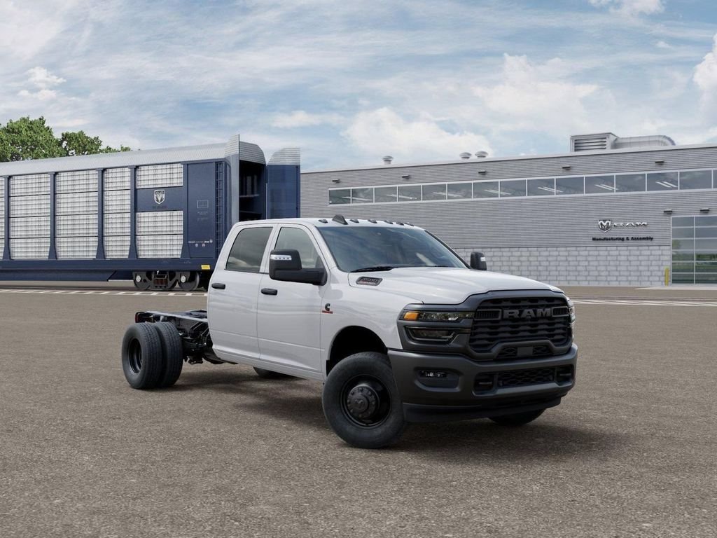 New 2026 Bright White Clearcoat RAM Tradesman image 24