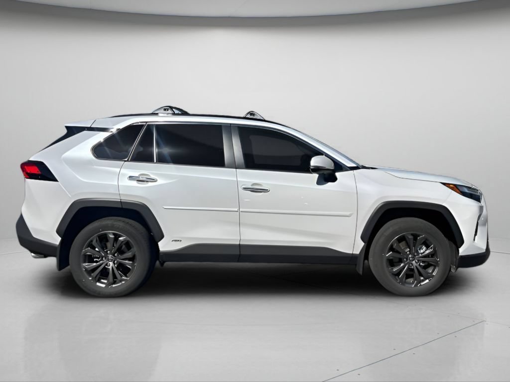 Used 2025 Wind Chill Pearl Toyota Limited image 4