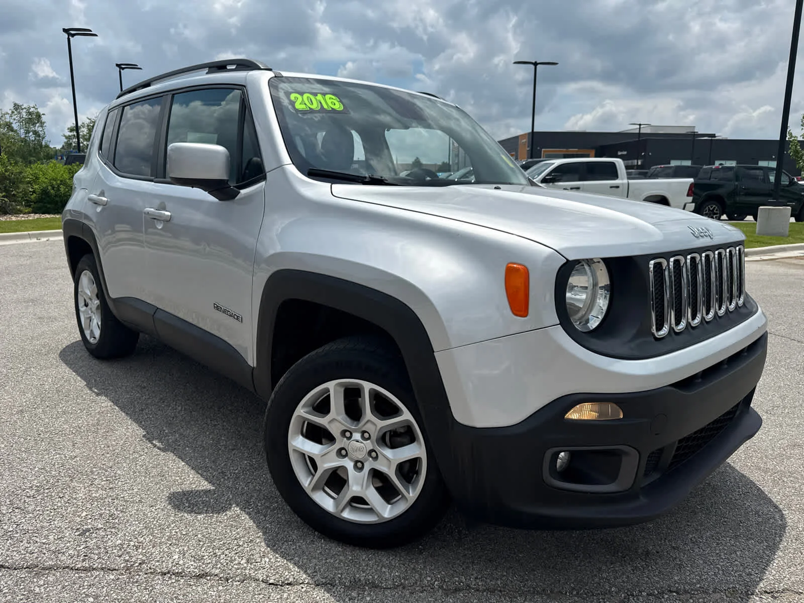 Used 2016 Jeep Renegade Latitude with VIN ZACCJBBT8GPE09736 for sale in Shawnee, KS