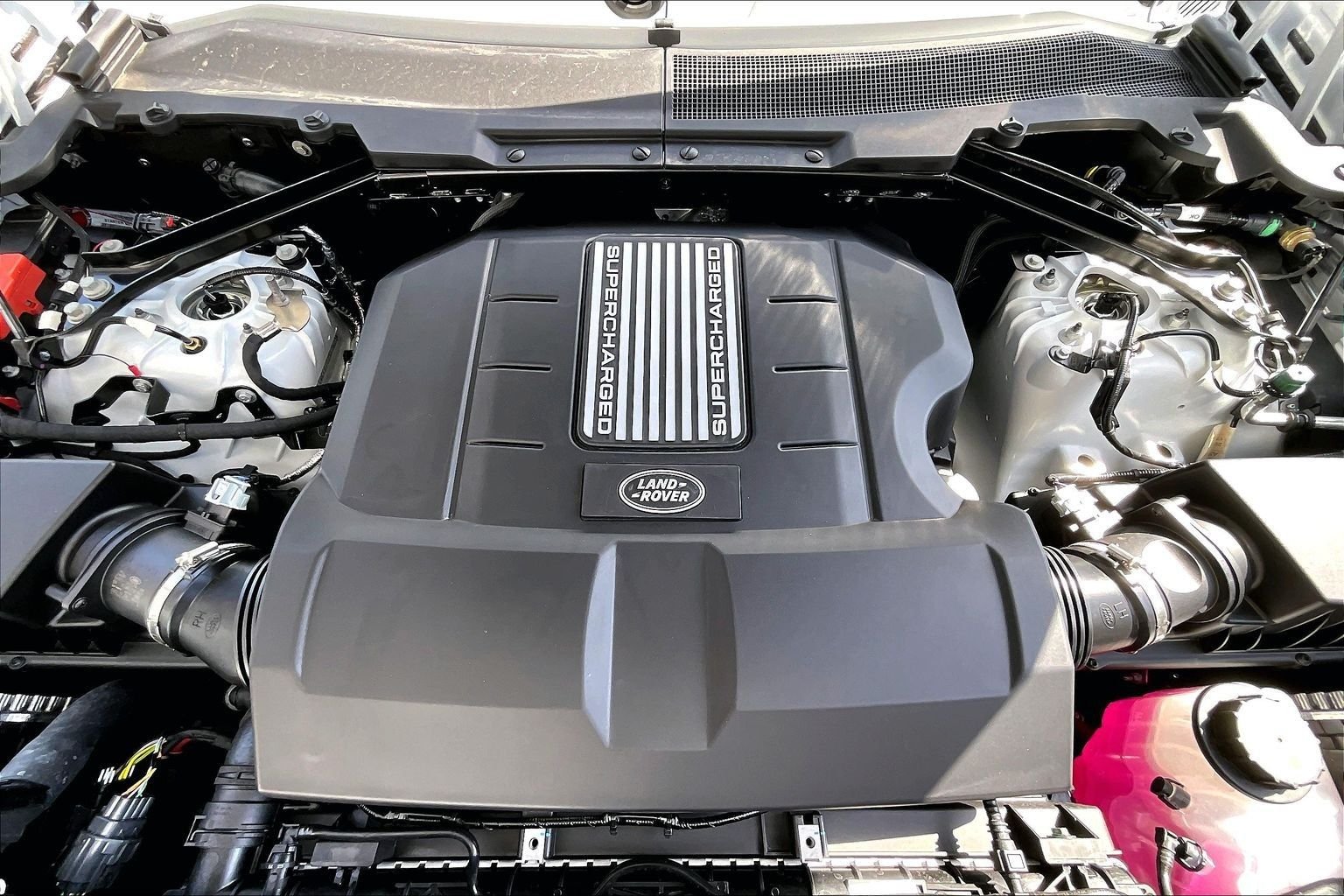 2026 Land Rover Defender V8 - Photo 11