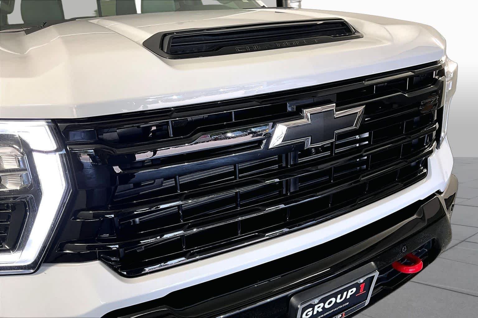 Used 2026 Summit White Chevrolet LT image 29