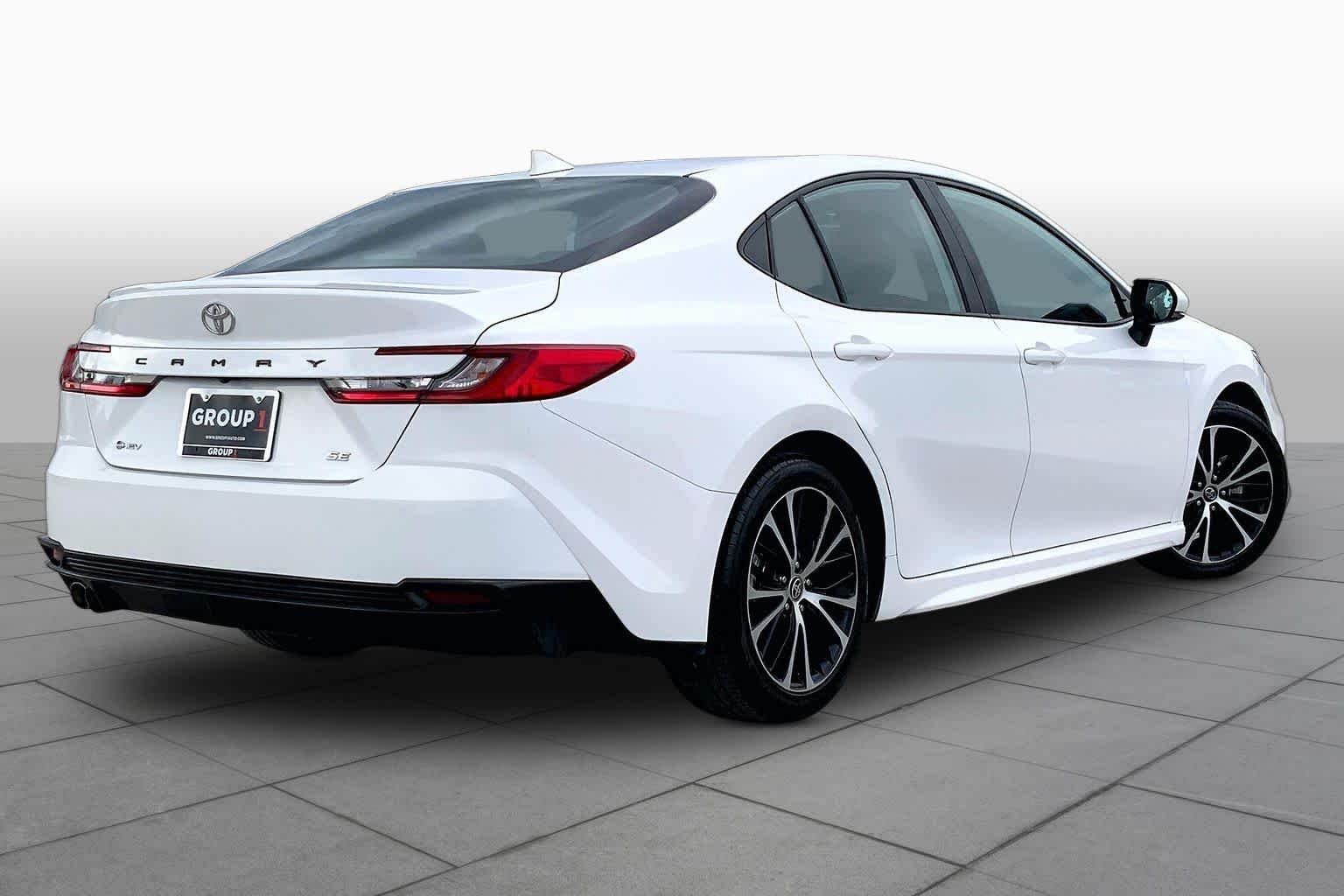 Used 2025 Ice Cap Toyota SE image 13