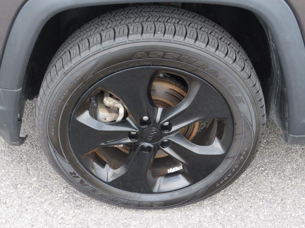 Used 2019 Granite Crystal Metallic Clear Jeep Altitude image 16